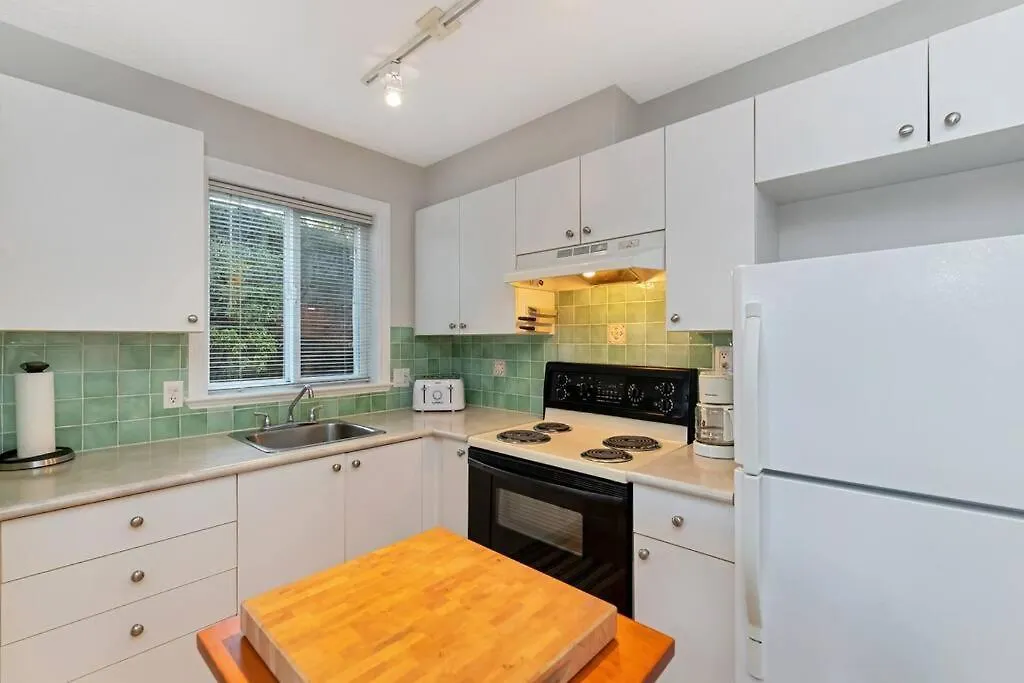 Meadow Park Apartment Victoria 0*,